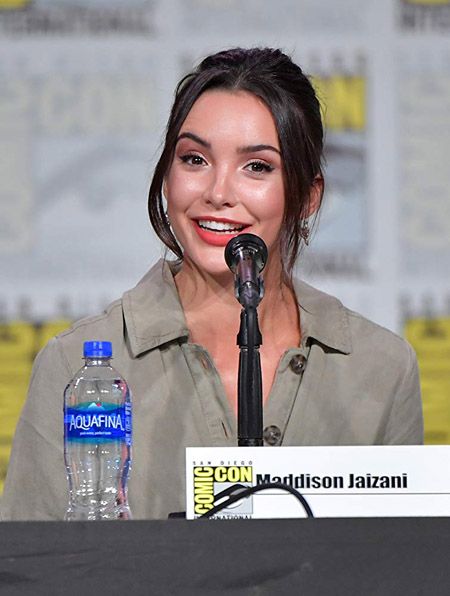 Maddison Zaizani at the comic con, talking about Bess Marvin in the show Nancy Drew.