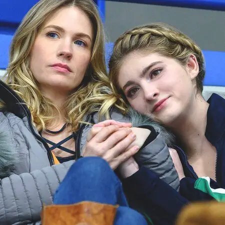 Willow Shields and January Jones as Serena Baker and Carol Baker in 'Spinning Out' (2020).