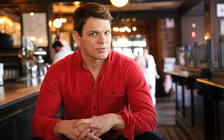 Jake Lacy | Wife, Lauren Deleo, High Fidelity Hulu, Net Worth, The Office, How to Be Single, Christmas movie, Actor, Obvious Child, Children, Kids, Daughter