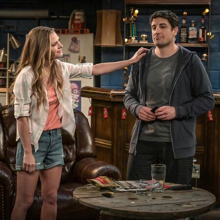 Jason Biggs and Maggie Lawson star as Mike and Kay, respectively on the Fox sitcom 'Outmatched' (2020).