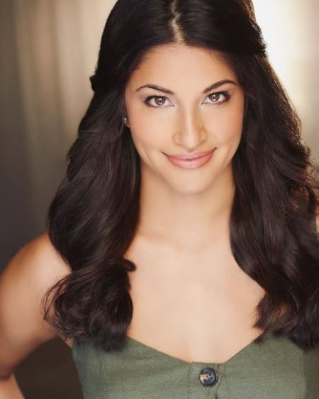 Richa Moorjani graduated from U.C. Davis with a minor in theatre and dance.