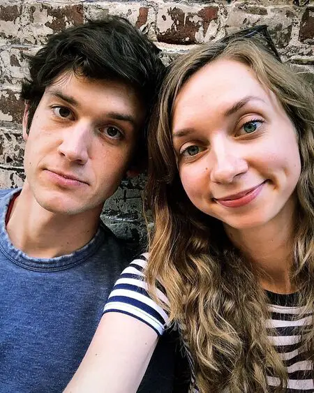 Mike Castle is married to actress wife Lauren Lapkus since 2018.
