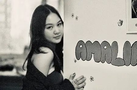 Amalia Yoo plays Leila Kwan Zimmer in the Netflix series Grand Army.