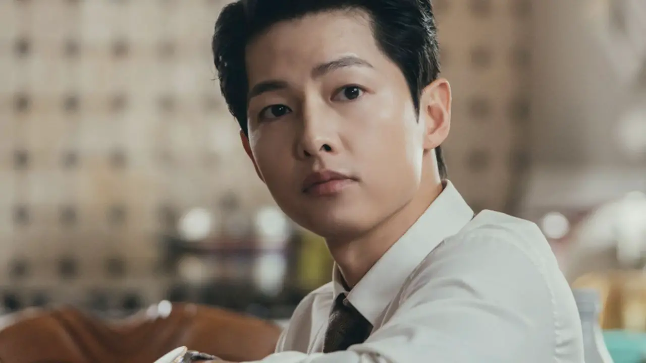 Song Joong Ki Girlfriend 2022: Dating Life With Mystery British Woman Now Examined!