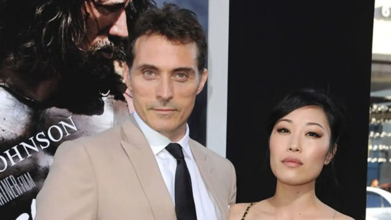 Rufus Sewell is in a long-term relationship with his girlfriend, Ami Komai.