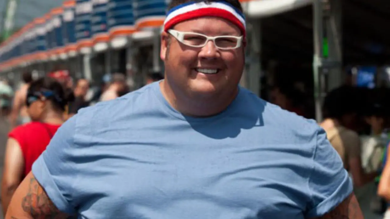 Graham Elliot had a weight gain of 400 lbs. celebsindepth.com