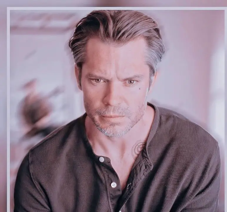 Timothy Olyphant has gone through a transformation in his hair and teeth. celebsindepth.com