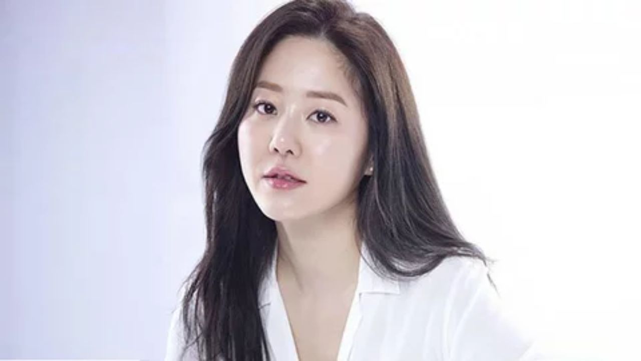 Go Hyun-Jung From Mask Girl: Find the Kim Mo-mi Actress on Instagram! celebsindepth.com