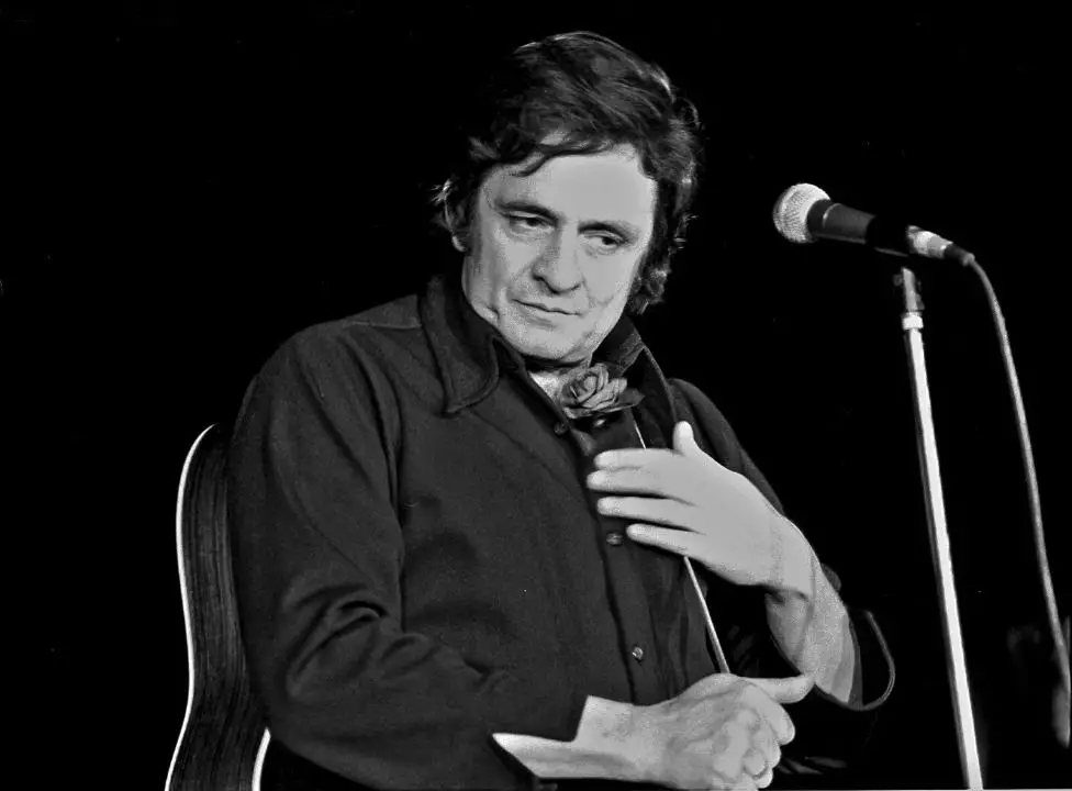 Johnny Cash had surgery to remove a cyst, leaving behind a scar. celebsindepth.com