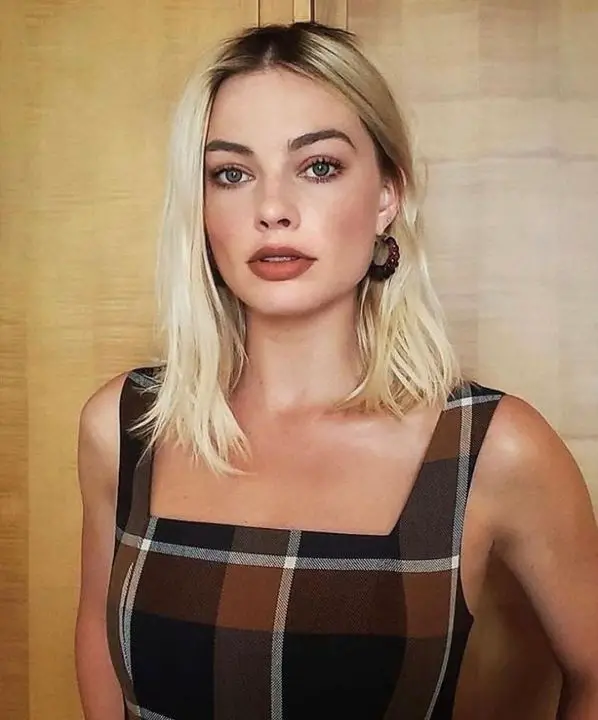Margot Robbie's scar has now vanished with the healing phase. celebsindepth.com
