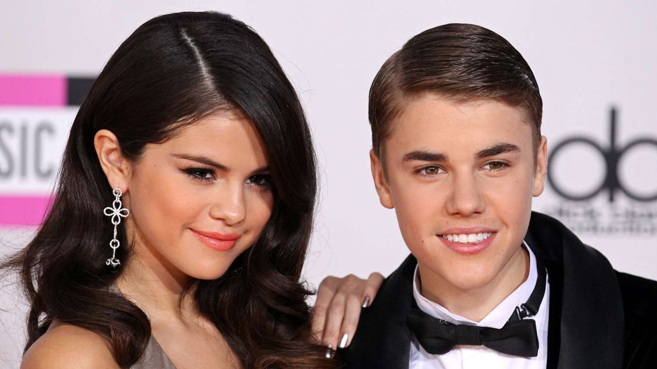 Justin and Selena Gomez had many off-and-on relationships. celebsindepth.com