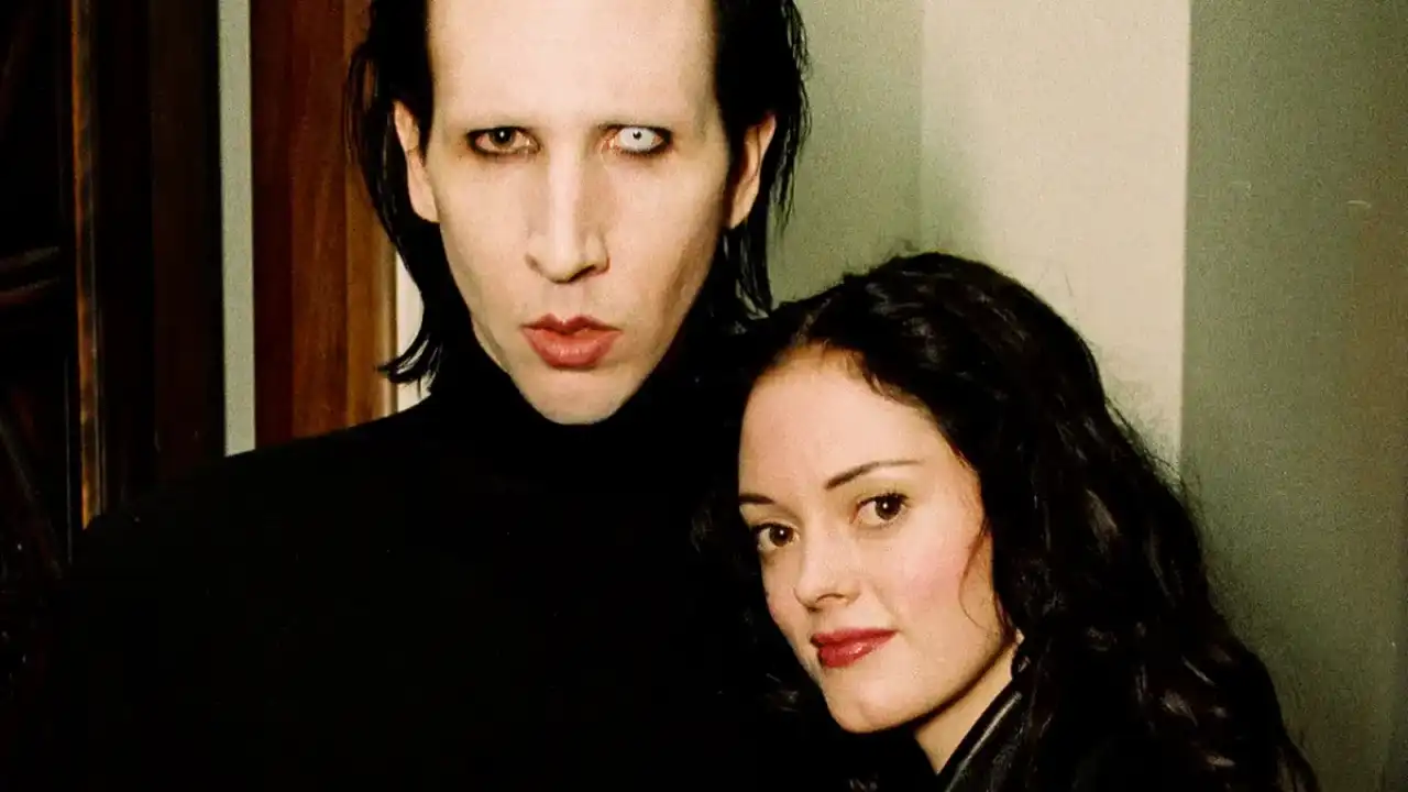Marilyn Manson used to abuse Rose McGowan. celebsindepth.com 