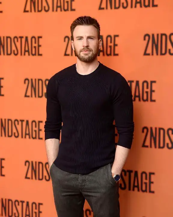 Chris Evans has a fan page with 4 million followers on Instagram. celebsindepth.com