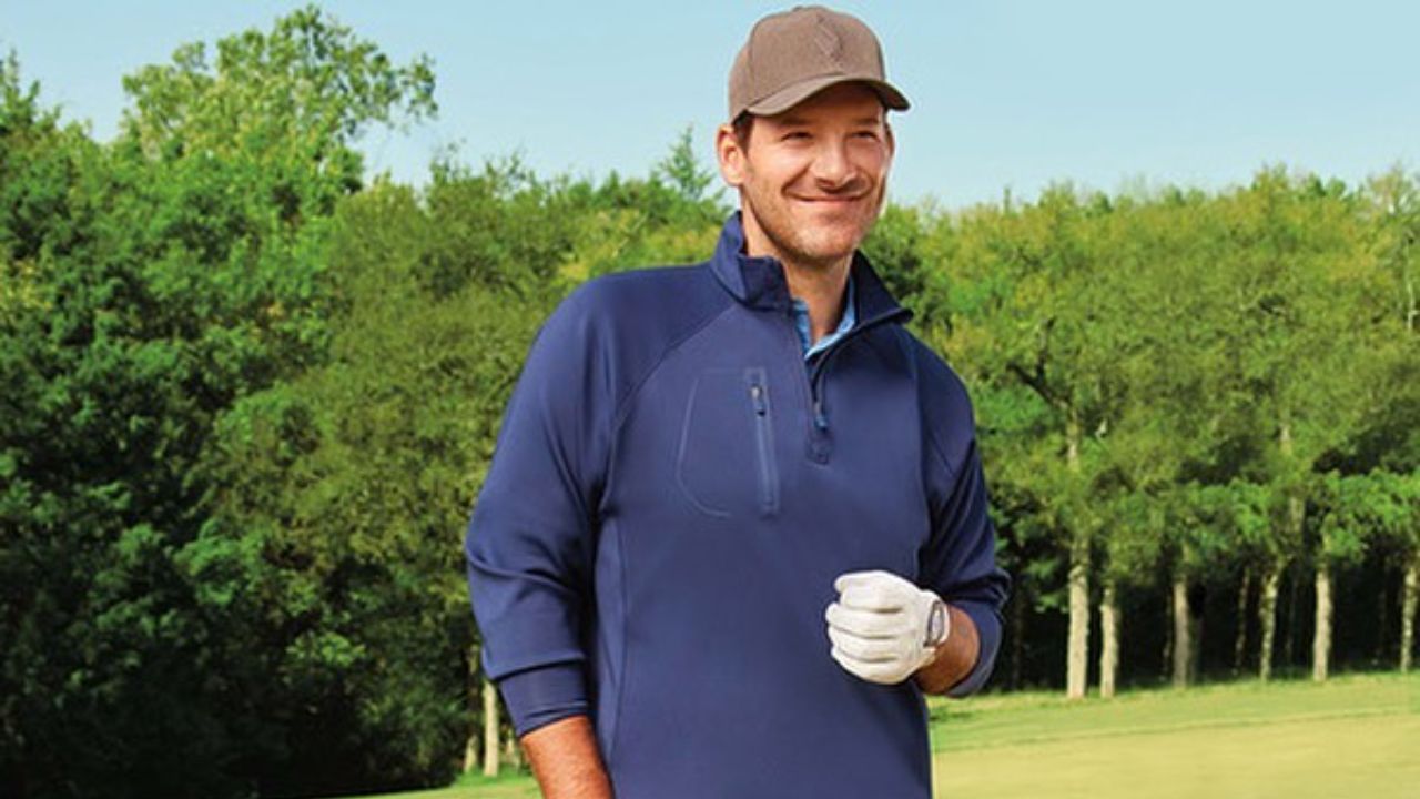 Tony Romo had surgery for his back cyst in 2013. celebsindepth.com