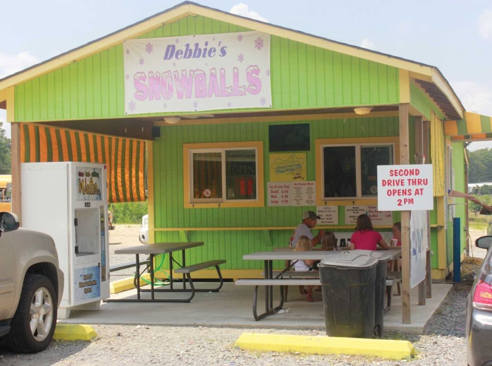 The Duck Dynasty family filmed multiple episodes of the show in Debbie's Snowballs. celebsindepth.com