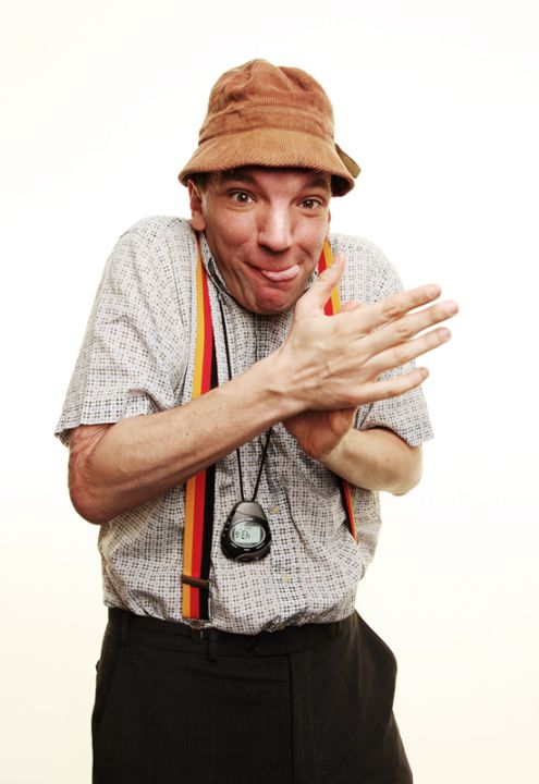 Henning Wehn has been diagnosed with Waardenburg syndrome. celebsindepth.com