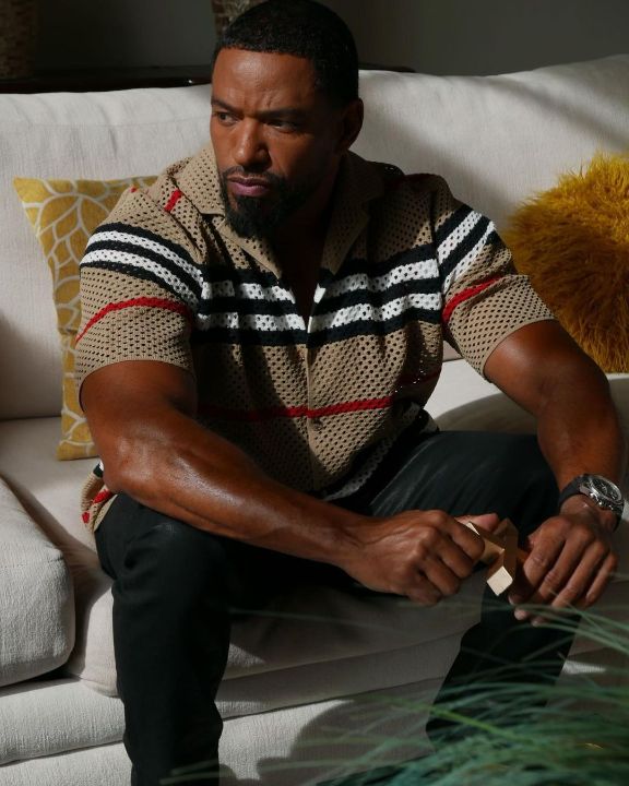 Laz Alonso flaunts his body after undergoing weight loss. celebsindepth.com