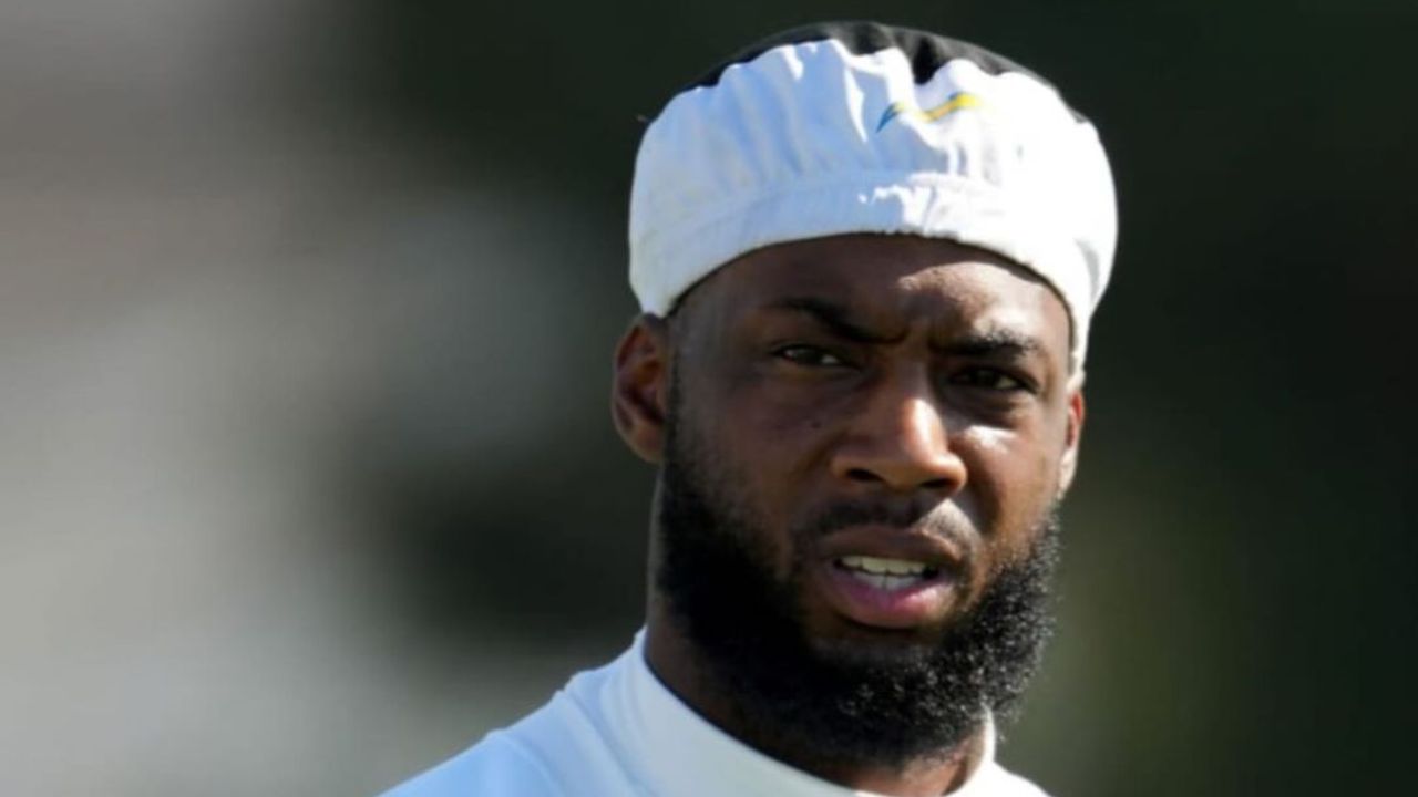 Mike Williams was a professional NFL player from America. celebsindepth.com