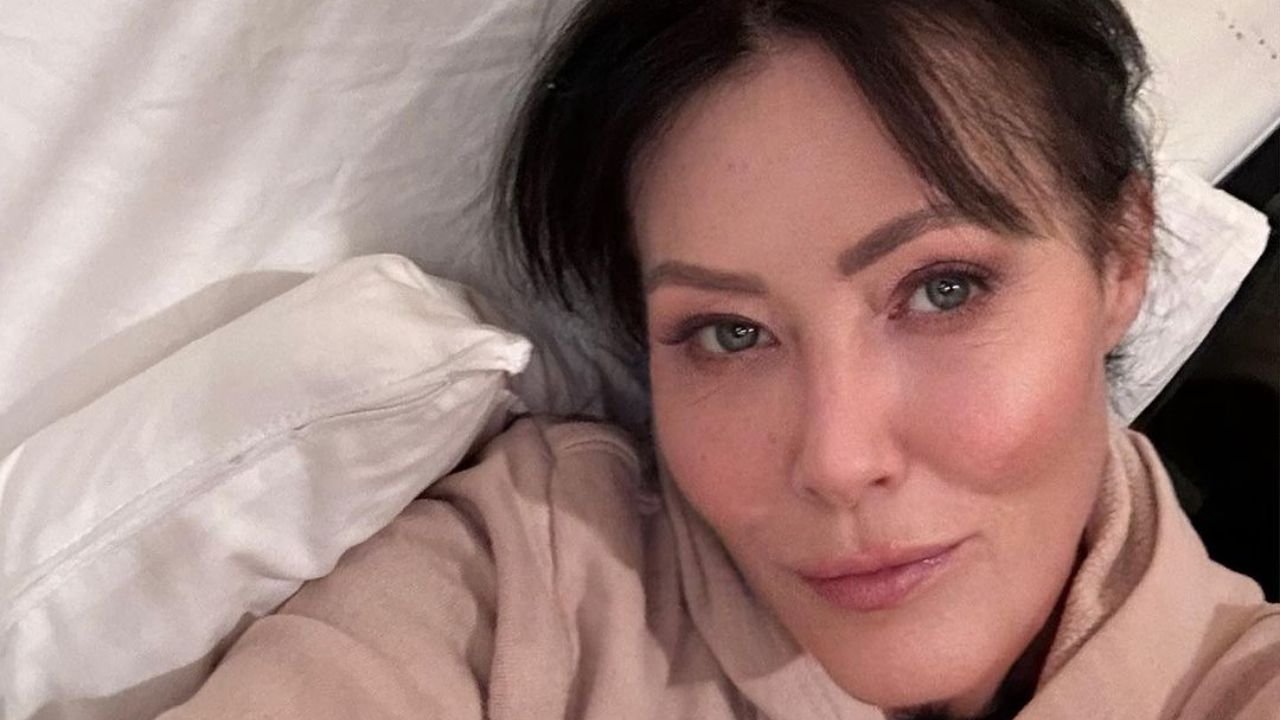 Shannen Doherty prays to god before and after bed. celebsindepth.com  