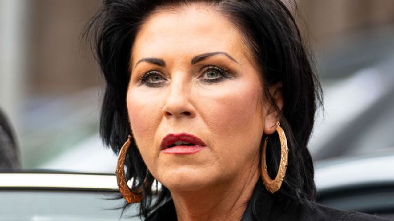 You can clearly see Jessie Wallace's puffy face due to plastic surgery. celebsindepth.com