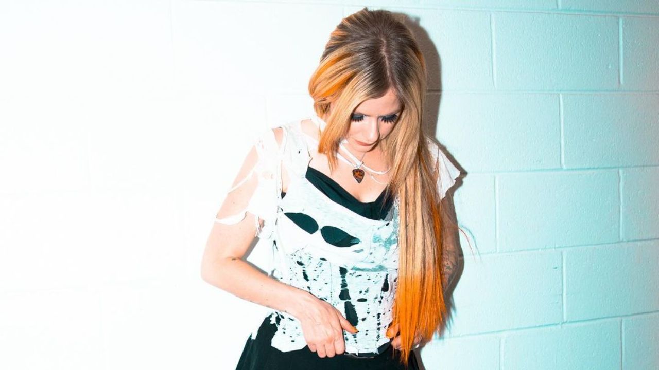 Many fans are convinced that Avril Lavigne has had a boob job. celebsindepth.com