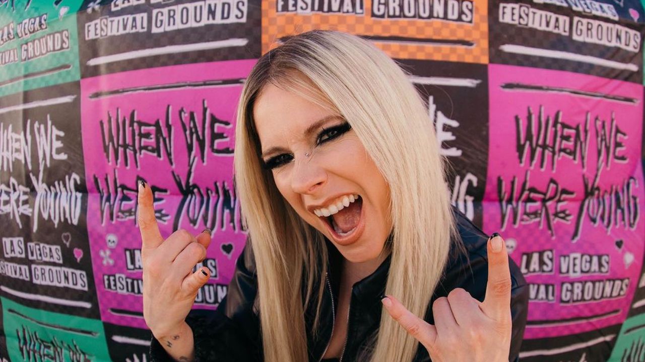 Avril Lavigne is also accused of receiving a nose job. celebsindepth.com