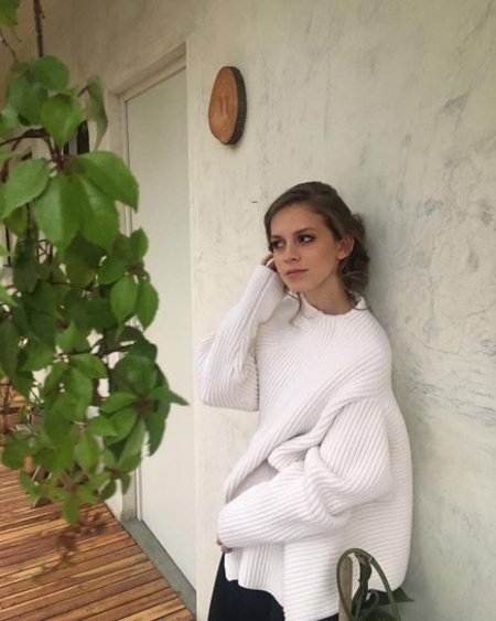 Ana started her career in theatre and appeared in more than four plays.