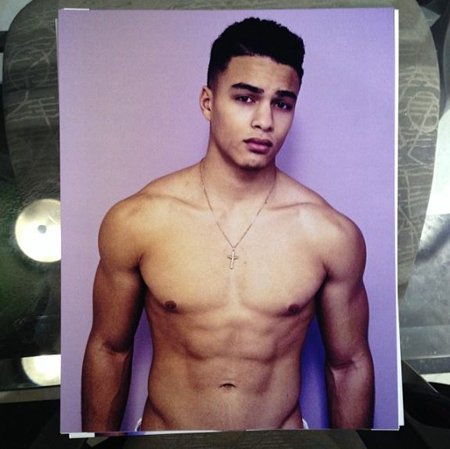 Gabriel Darku is a healthy and ripped human being, those abs look fine.