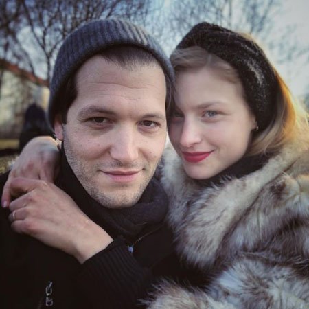 Jeff Wilbusch is in a relationship with his girlfriend Anna Platen, who goes by Anna Wilbusch now.