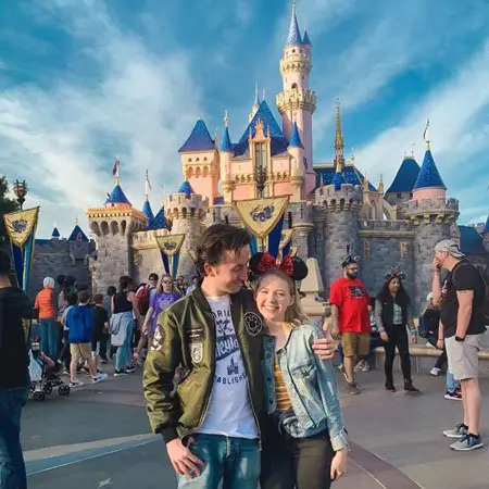 Jonah Lees and his girlfriend Nicole Alyse Nelson are currently in a relationship.
