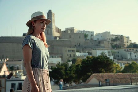 Laura Haddock plays Zoey in the Netflix series White Lines.