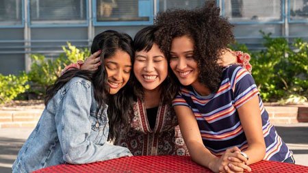 Lee Rodriguez plays Fabiola, one of Devi's friends, in the Netflix series Never Have I Ever.