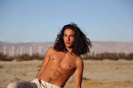 Sayyid El Alami is currently living a happy solo life and he doesn not have a girlfriend.