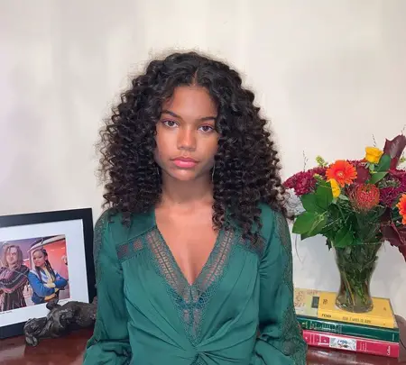 Tamara Smart plays Kelly Ferguson in the Netflix movie A Babysitter's Guide to Monster Hunting.