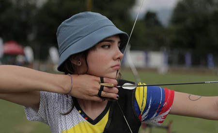 Valentina Acosta Giraldo has a heart tattoo between her right bicep an triceps.