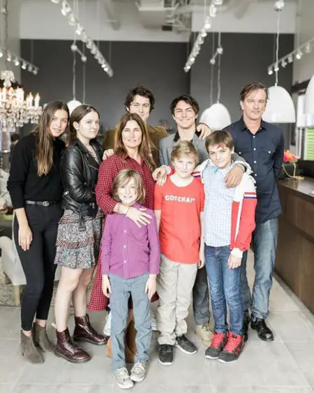 Wolfgang Novogratz's parents are Robert and Cortney Novogratz, he has six younger siblings.