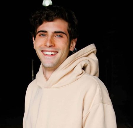 Yankel Stevan is 24 years old, he started acting in 2016.