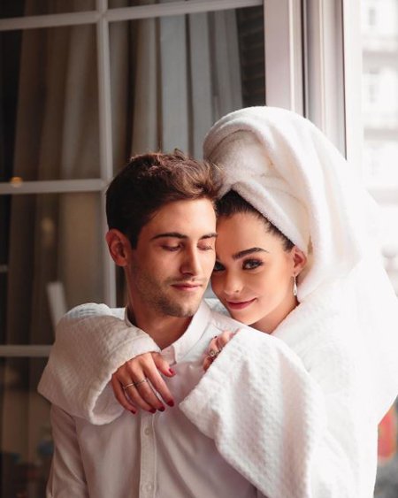 Yankel Stevan is in a relationship with his girlfriend Macarena Garcia.