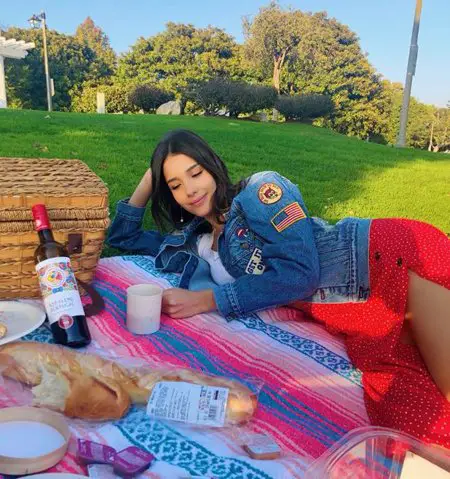 Zion Moreno loves picnic and her career, the actress is currently single.