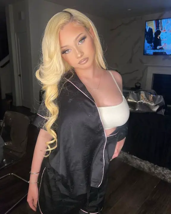 Travis Barker has asked to stop commenting about her transformation. celebsindepth.com