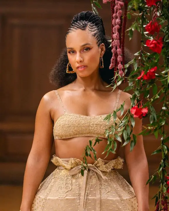 Alicia Keys encourages people struggling with weight gain. celebsindepth.com