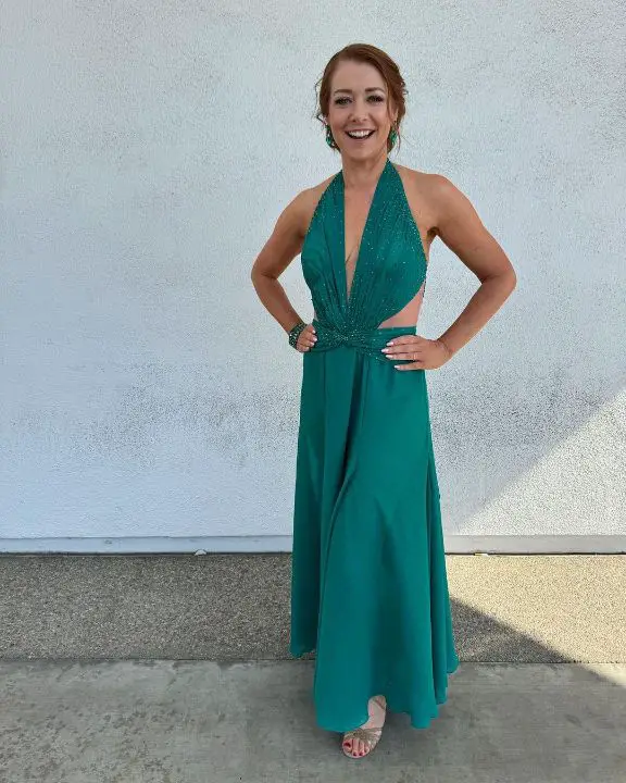Alyson Hannigan wants to set a good example by losing weight in a healthy manner. celebsindepth.com