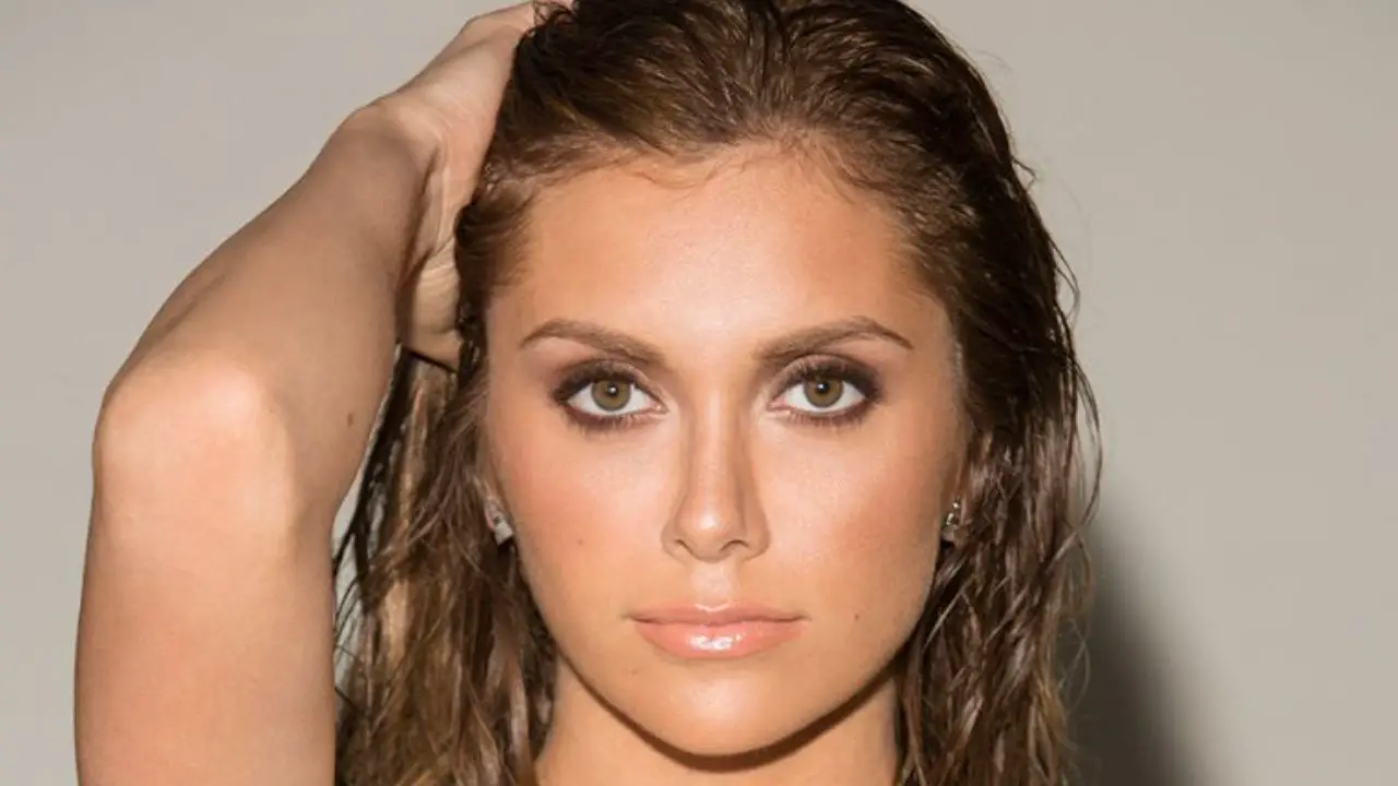 Alyson Stoner has faced many criticisms regarding her transformation. celebsindepth.com