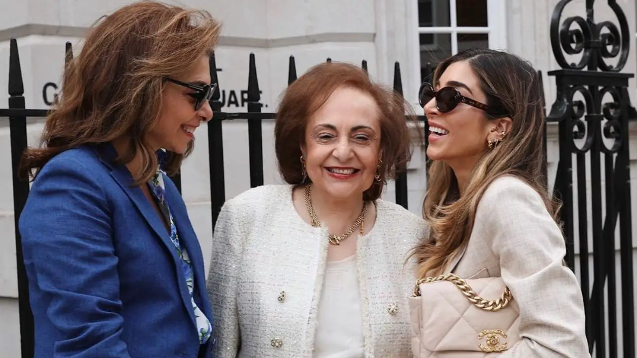 Amelia Liana with her mother and sister.