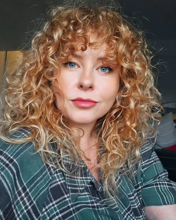 Amy Gledhill has never disclosed being married. celebsindepth.com
