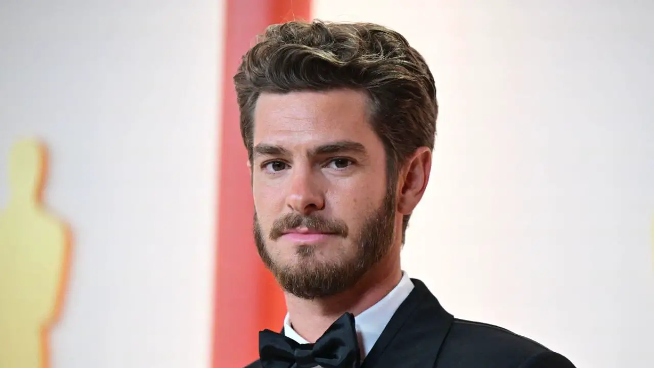 Andrew Garfield doesn't have a girlfriend in 2023. celebsindepth.com
