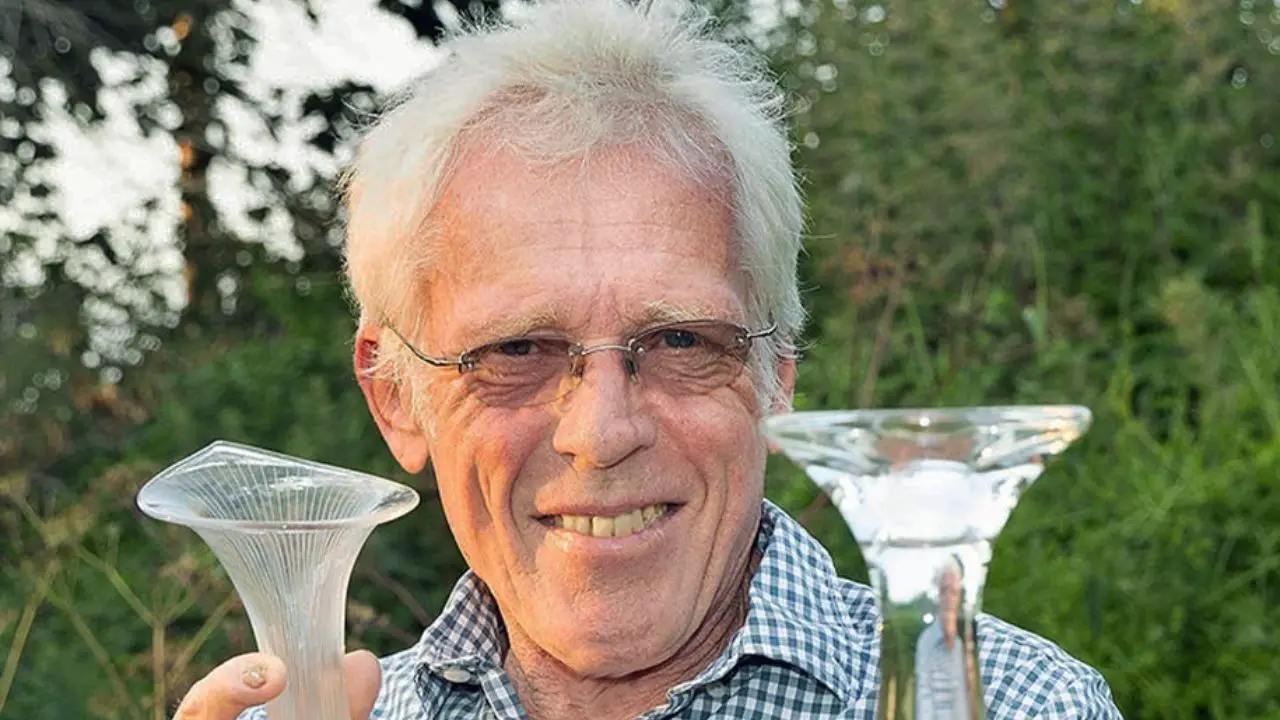 Andy McConnell doesn't seem to be married. celebsindepth.com