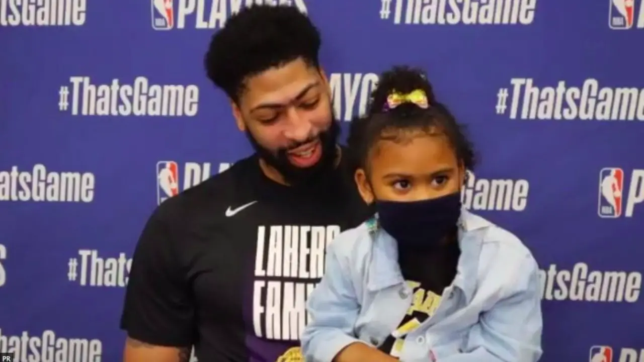 Anthony Davis with his daughter Nala
