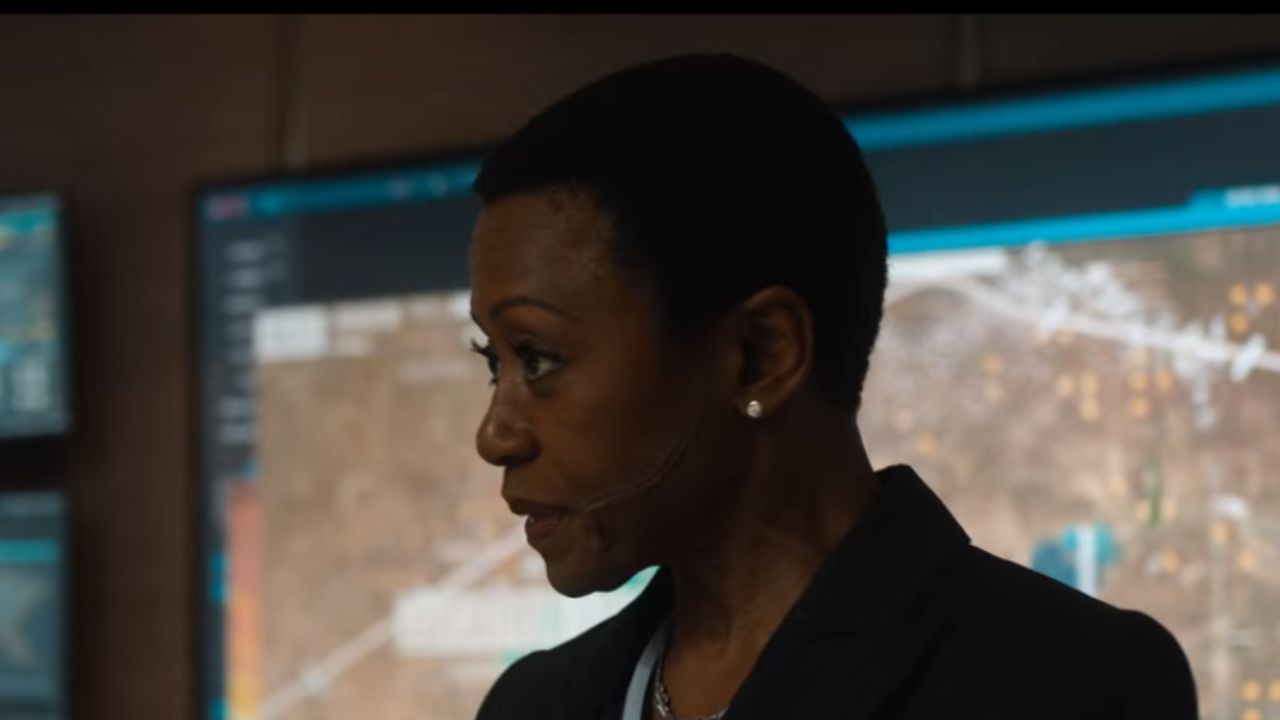 Barbara Eve Harris's scar is fake for her role in FUBAR. celebsindepth.com