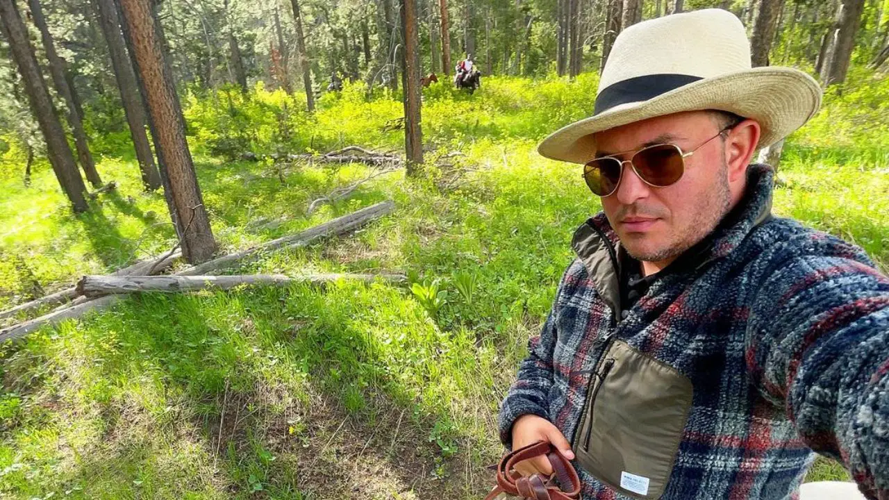 Brian Stelter is a fan of GPOYW. celebsindepth.com